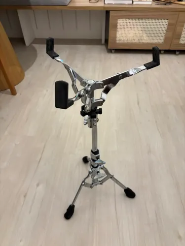Estante de Caixa Yamaha