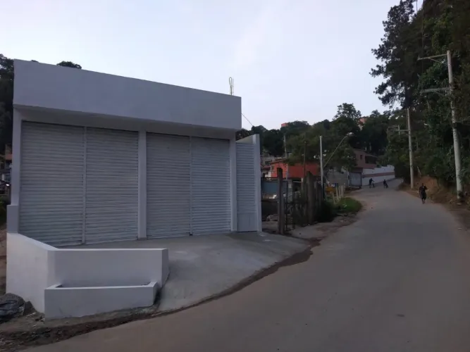 Aluga-se 2 Salões comerciais
