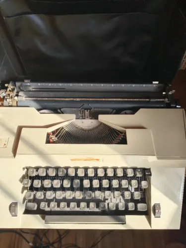 Máquina de escrever Remington 35 L 