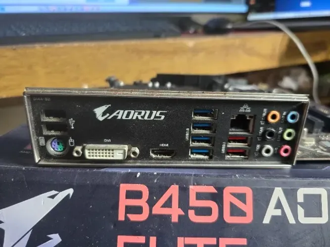 Placa-mãe Gigabyte B450 AORUS M