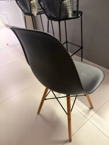 Cadeira Eames Preta