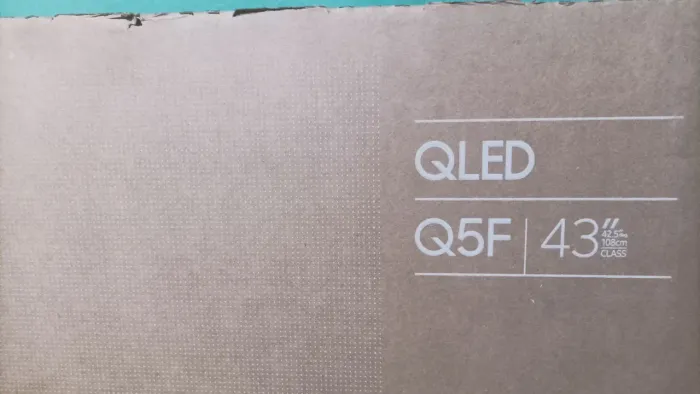 Tv Samsung Qled 43 polegadas na caixa
