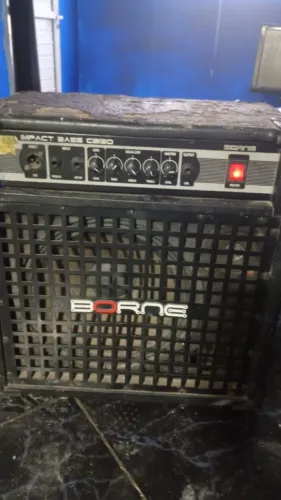 Cubo de Contra baixo e guitarra aceita troca por tv ou frigobar