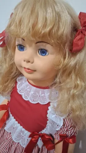 Boneca amiguinha da estrela com vestido listrado