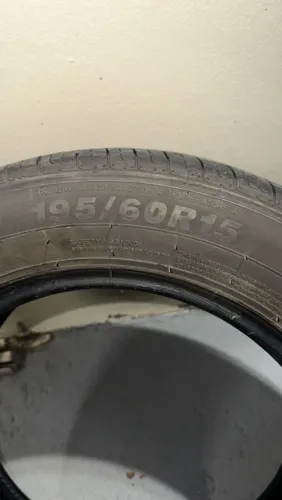 Pneus 195/60 R15 XBRI usado