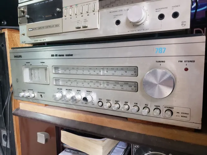 Receiver Philips Modelo 787 Saida Pra 2 Caixas de Som 