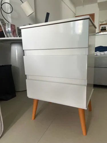 Vendo MESA DE CABECEIRA/CRIADO 3 GAVETAS BRANCO