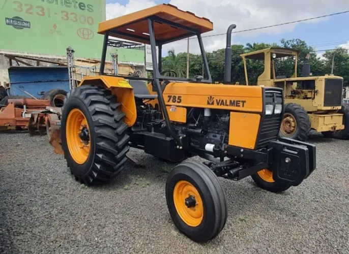 Trator Valmet 785 4x2 revisado