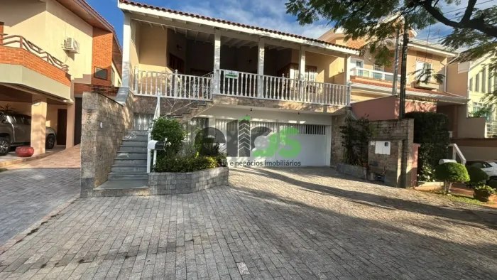 Casa completa em planejados, 04 suítes, piscina e churrasqueira, 300m² à venda por R$1.650
