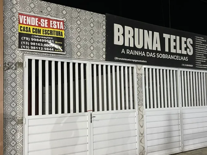 CASA C/ ESCRITURA - 3 QUARTOS, 1 SUÍTE, QUINTAL AMPLO E POTENCIAL COMERCIAL  - CENTRO