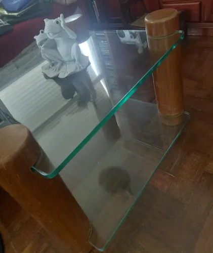 Mesa de centro em madeira maciça e blindex