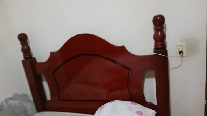 Cama de casal madeira excelente.