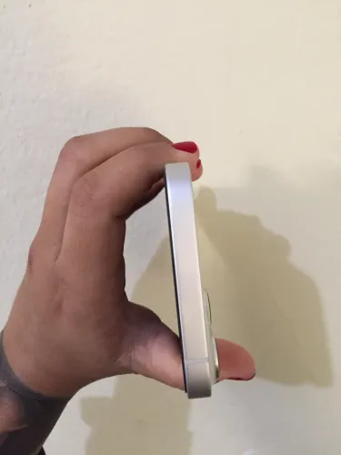 Vende-se iPhone 14 Plus Branco - Seminovo