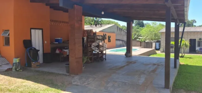 Vende-se casa con terreno de sitio no bairro São Lucas