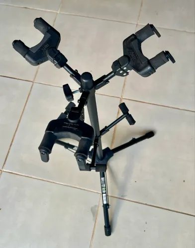 Suporte triplo para guitarra