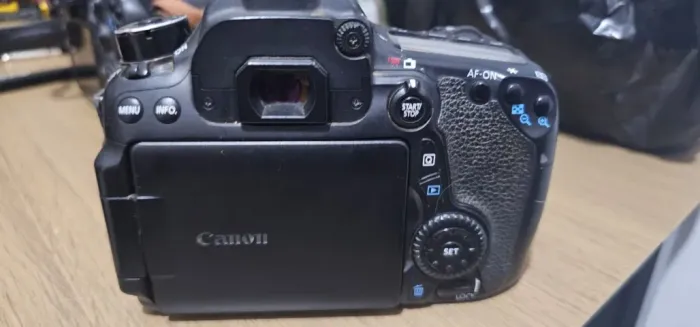 Canon EOS 70d - somente corpo (erro 70) (retirada de peças)