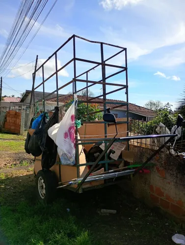 VENDO UM CARRINHO ENORME DE RECICLAGEM ?