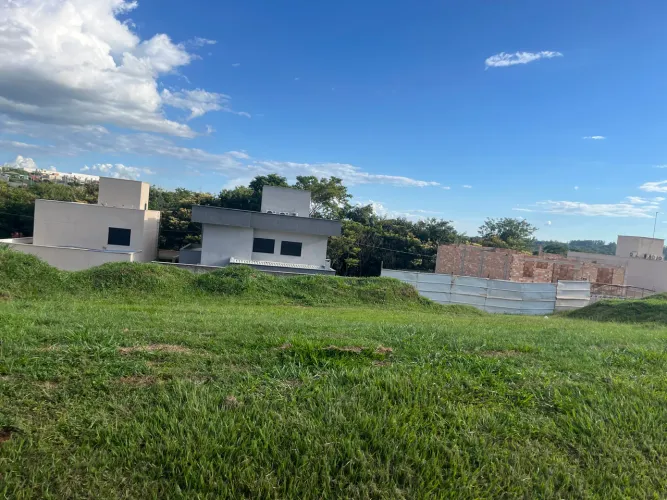 Vende-se 2 lotes no jardins capri 270m(540m total ) senador Canedo.