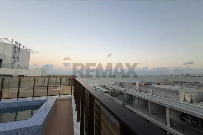 Cobertura de Luxo em Ponta de Campina pé na areia, Vista Maravilhosa 704B