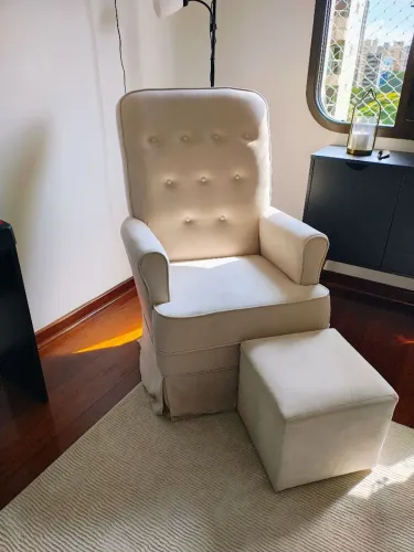 Poltrona de amamentação impecável