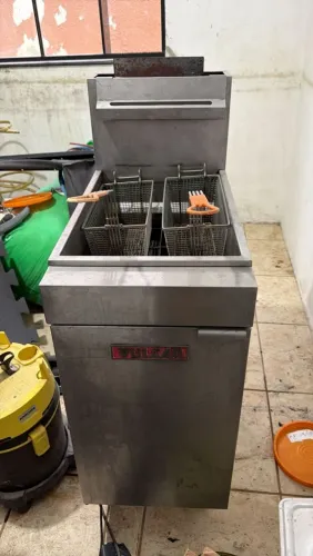 Vendo fritadeira Vulcan à gás [leia o anúncio]