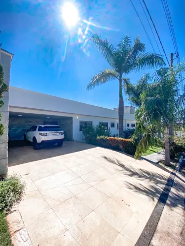 Casa térrea com 311 metros no Condominio Jardim Veneza