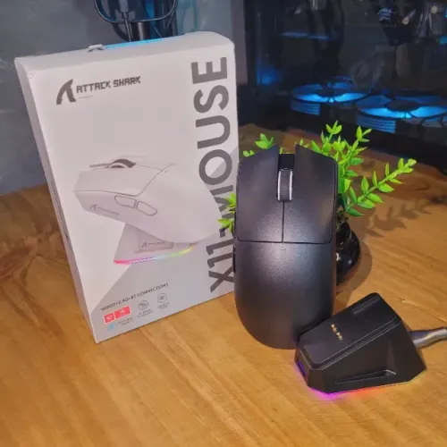 Mouse Gamer Attack Shark X11 | Dock Magnético e Super Leve! Cor Branco/Vermelho/Preto
