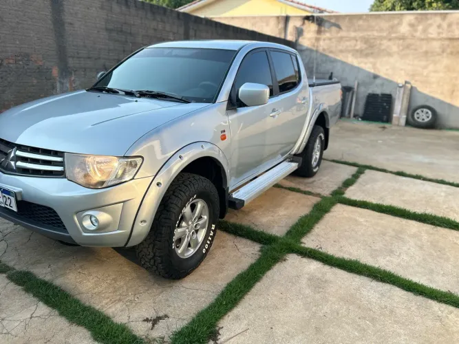 Mitsubishi L200 Triton GLS 3.2 CD TB Int.diesel MEC 2013