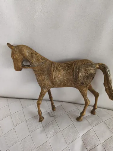 Cavalo de bronze antigo