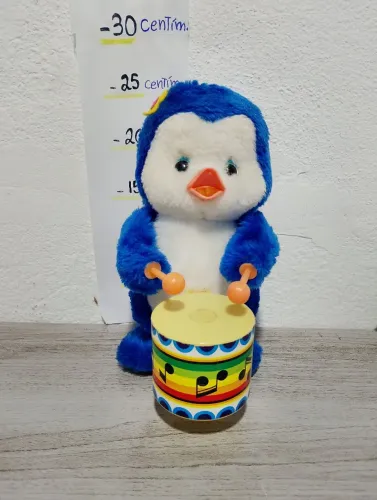 Pinguim antigo dos Anos 1980 Funcionando 