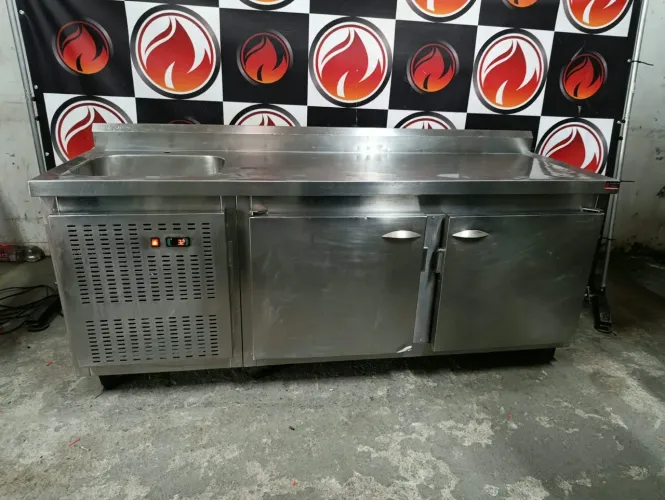 Balcão MACOM inox 304 refrigerado 2 portas 1 pia lado esquerdo ( usado ) ar forçado