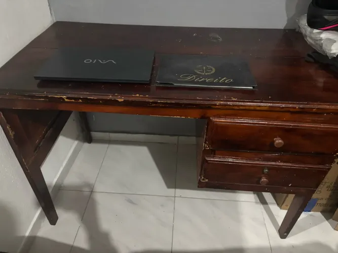 Escrivaninha de madeira R$300