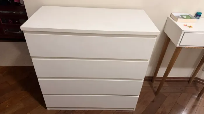 Cômoda Branca 4 Gavetas 90cm Moderna e Espaçosa