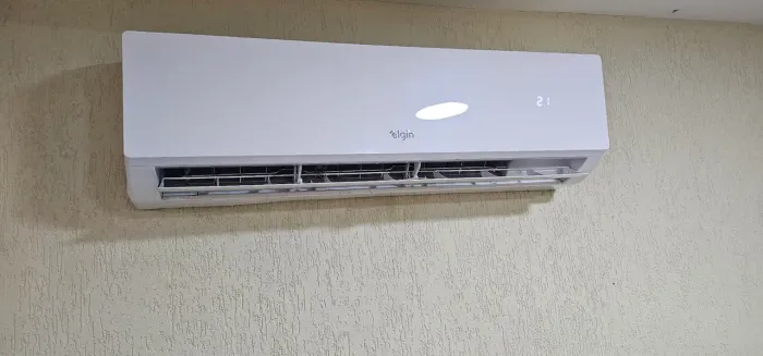 Ar condicionado Elgin 24000 BTUs funcionando perfeitamente