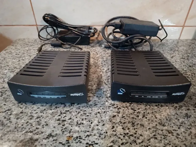 Vendo dois Modens Via Satélite Gilat Skyedge II, com fonte funcionando. Leia.