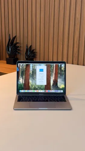 MacBook Pro 2019 com Touch Bar semi novo