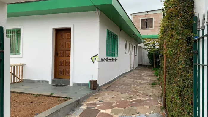 Casa Térrea no Bairro do Limão com Sala Ampla, 2 Dormitórios e 3 Vagas