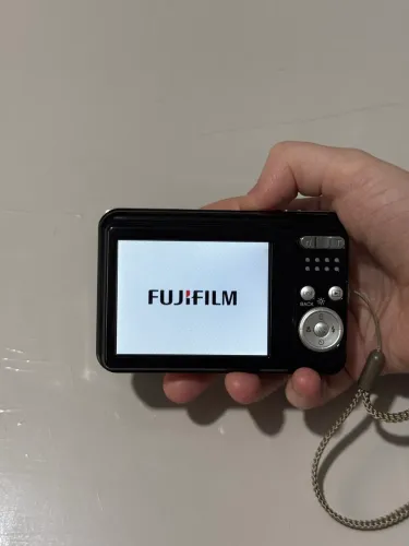 FUJIFILM FINEPIX AV100