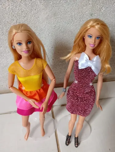 Vendo essas duas lindas Barbies roupas originais e sapato também original