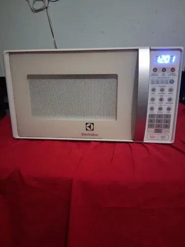 Micro-ondas Electrolux, 127 V,modelo MT030 de 20 litros