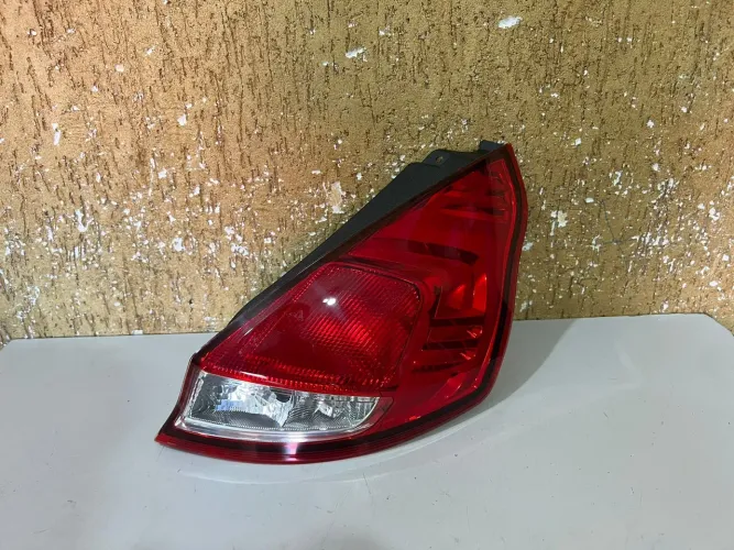 Lanterna direita New Fiesta Hatch 2013/2014/2015/2016/2017/2018/2019