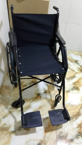 CADEIRA DE RODAS ZERADA SEM USO 550 REAIS