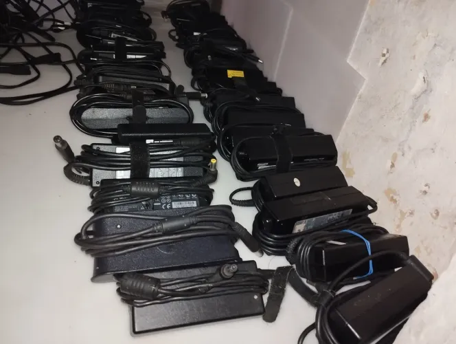 LOTE FECHADO COM 40 FONTES ORIGINAIS PARA NOTEBOOK (REPASSES E ASSISTÊNCIAS)