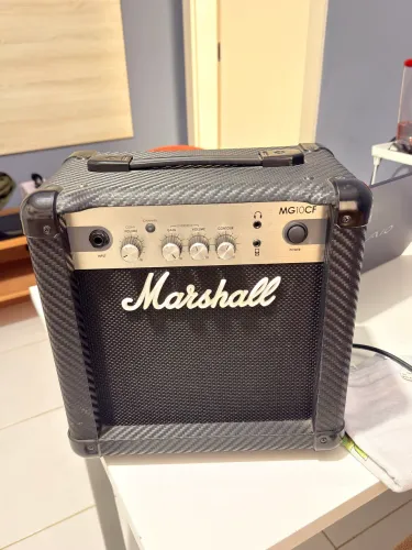 Marshall Model MG10CF - Caixa Amplificadora