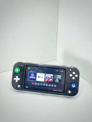 Nintendo Switch + FIFA 18 + Super Mario Wonder