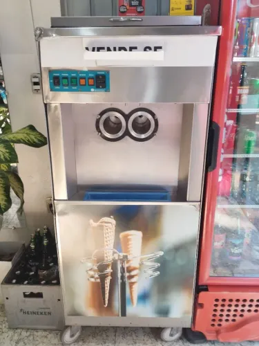 Máquina de sorvete Italianinha funcionando