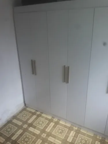 GUARDA ROUPA NOVO POUCO TEMPO DE USO