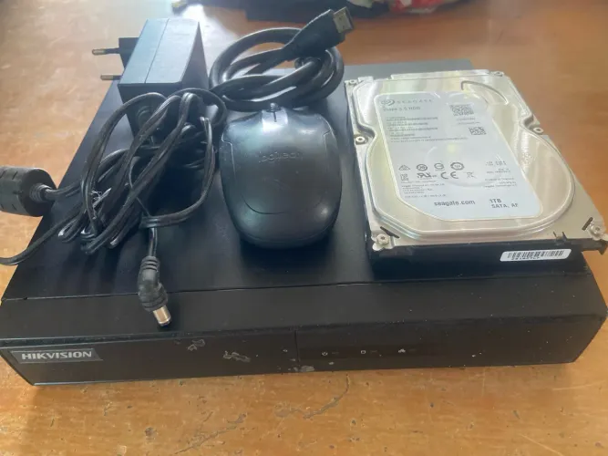 Dvr Hikvision 16 cameras