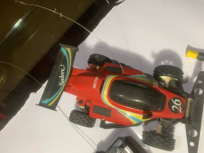 carrinho de controle remoto da marca Tec Toy, modelo Sabre