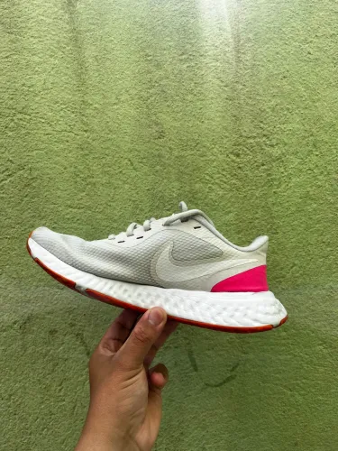 Tênis Nike Revolution 5 Feminino